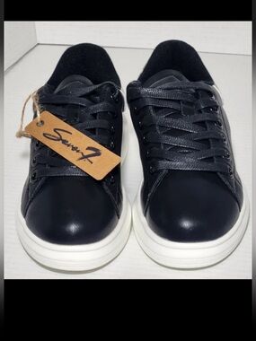 Seven7 Black/Snake Sneakers Size 7 NIB